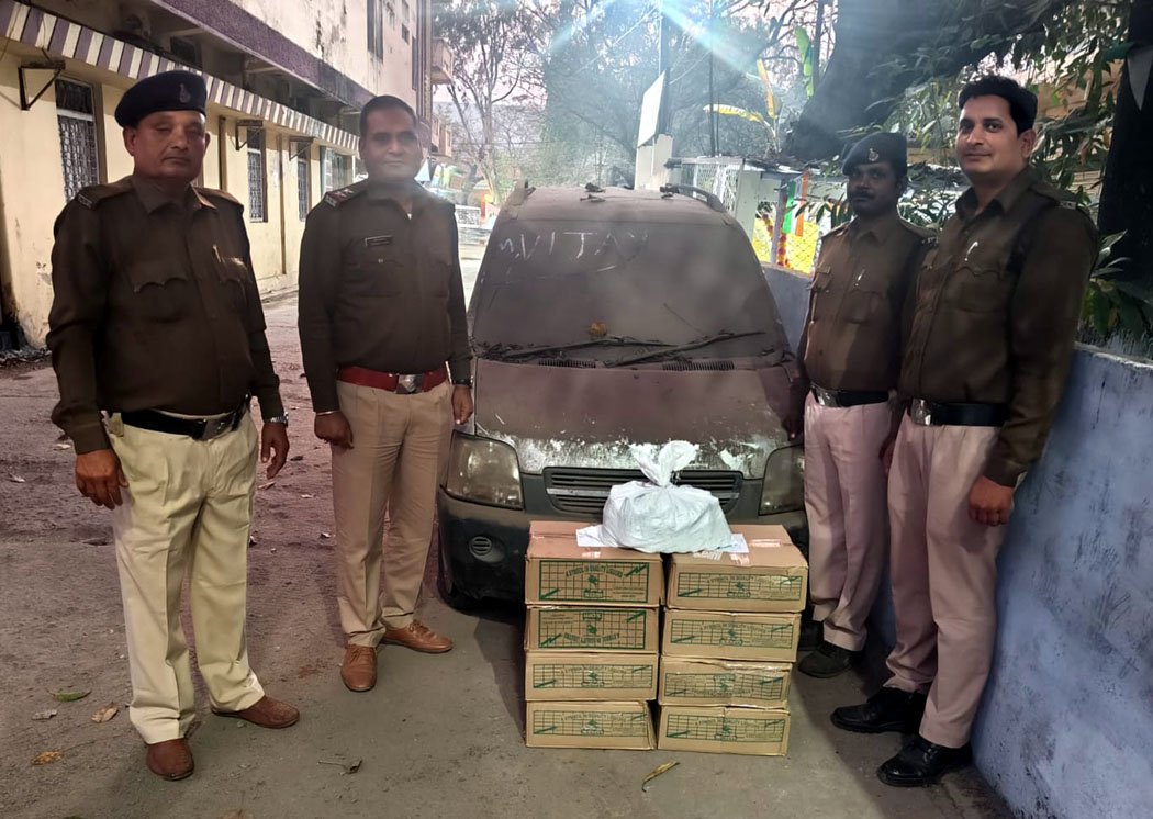 Goods worth Rs 1.20 lakh, including 8 boxes of illicit liquor, seized from a car in Sindhi Colony